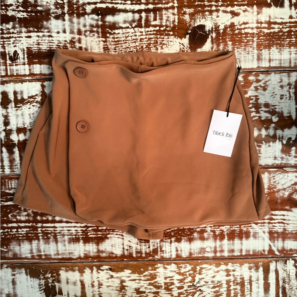 Black Ibis NWT Tan Wrap Front Skort Shorts Size M